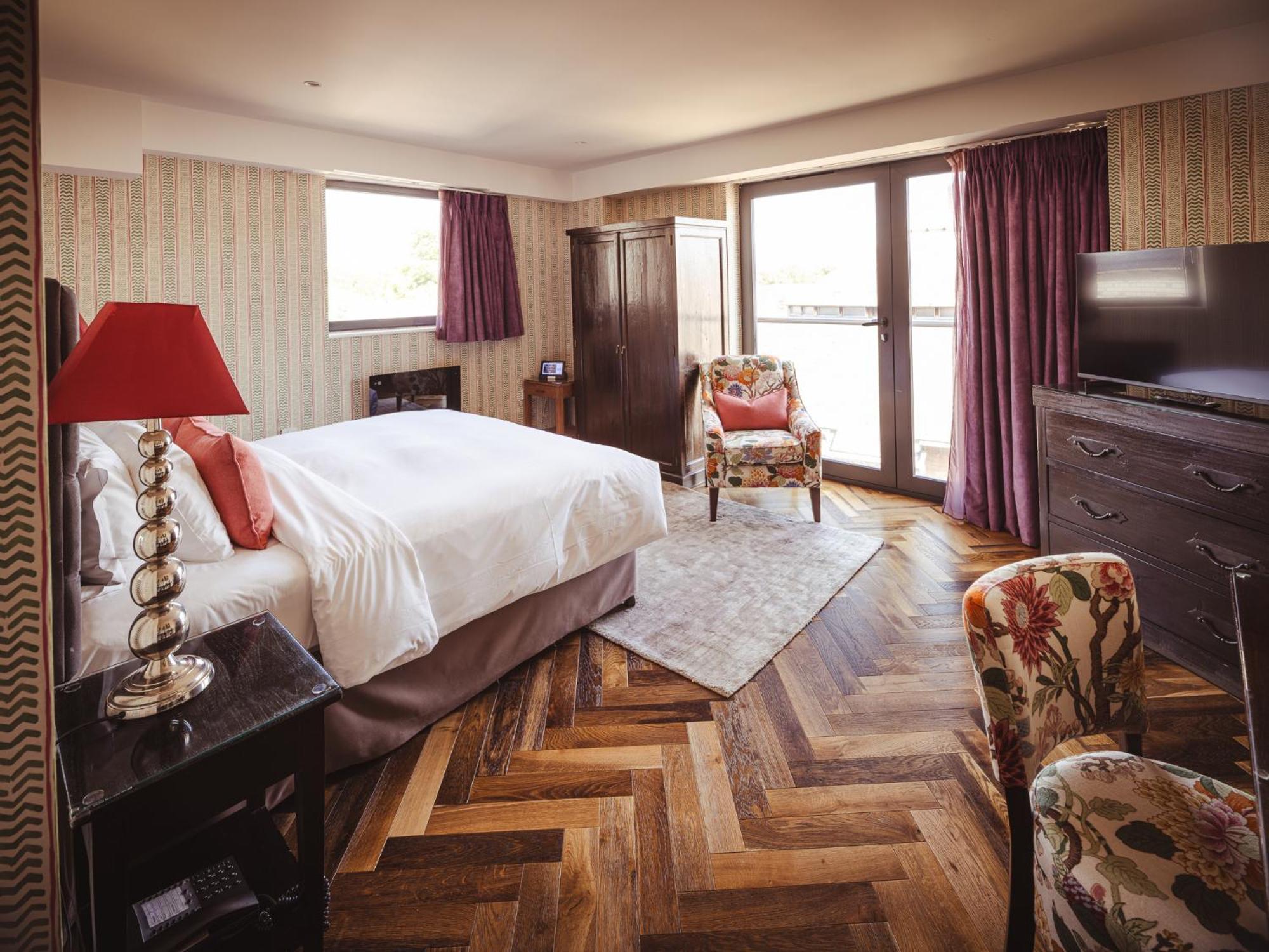 The Varsity & Hotel 4*