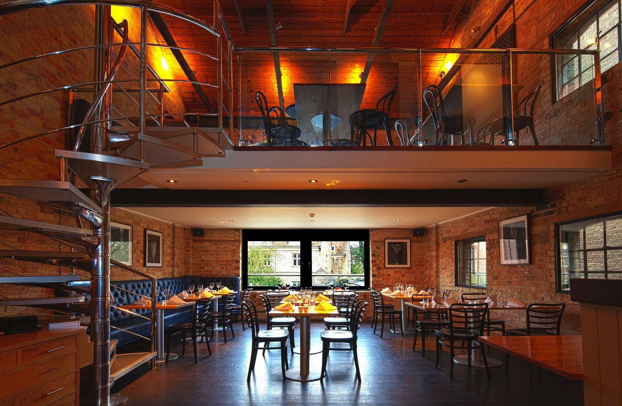 Hotel The Varsity & 4*
